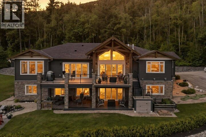 1401 65 Street Southwest  Salmon Arm BC V1E 3B3 photo