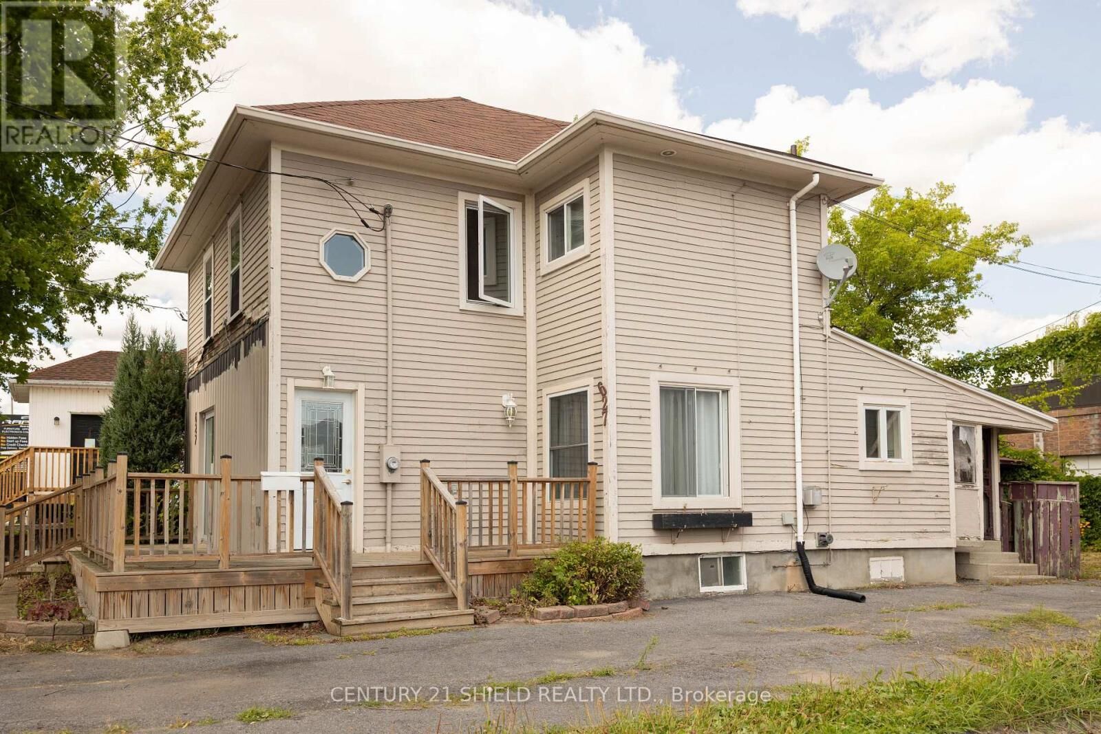 Property Photo:  627 Pitt Street  ON K6J 3R8 