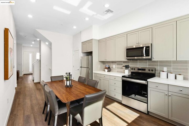 Property Photo: 500 Somi Ct 313 CA 94544