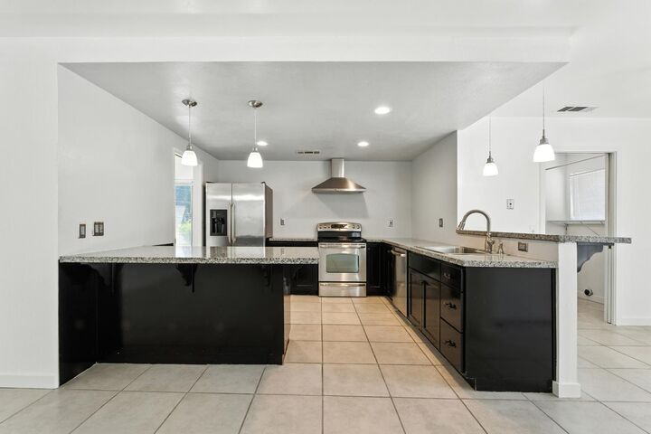 Property Photo:  6607 N Maroa Avenue  CA 93704 