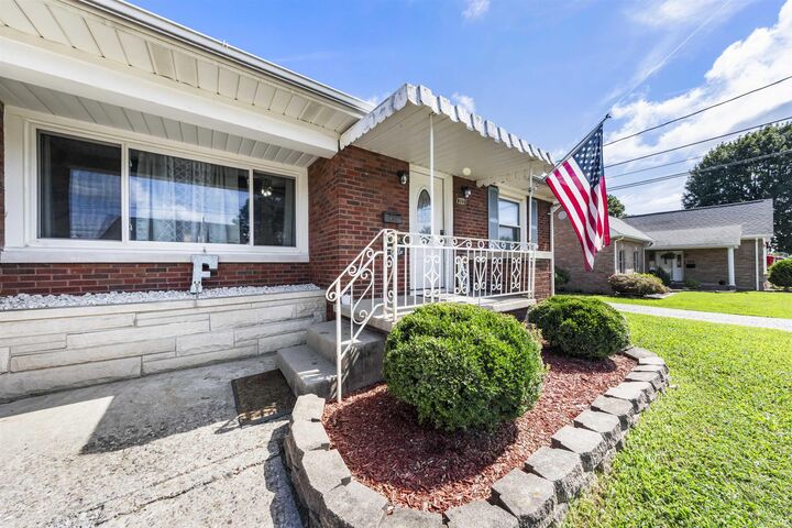 Property Photo: 302 E Vine Street IN 47648