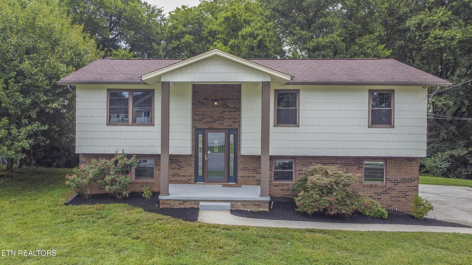 Property Photo:  805 Denise Court  TN 37849 