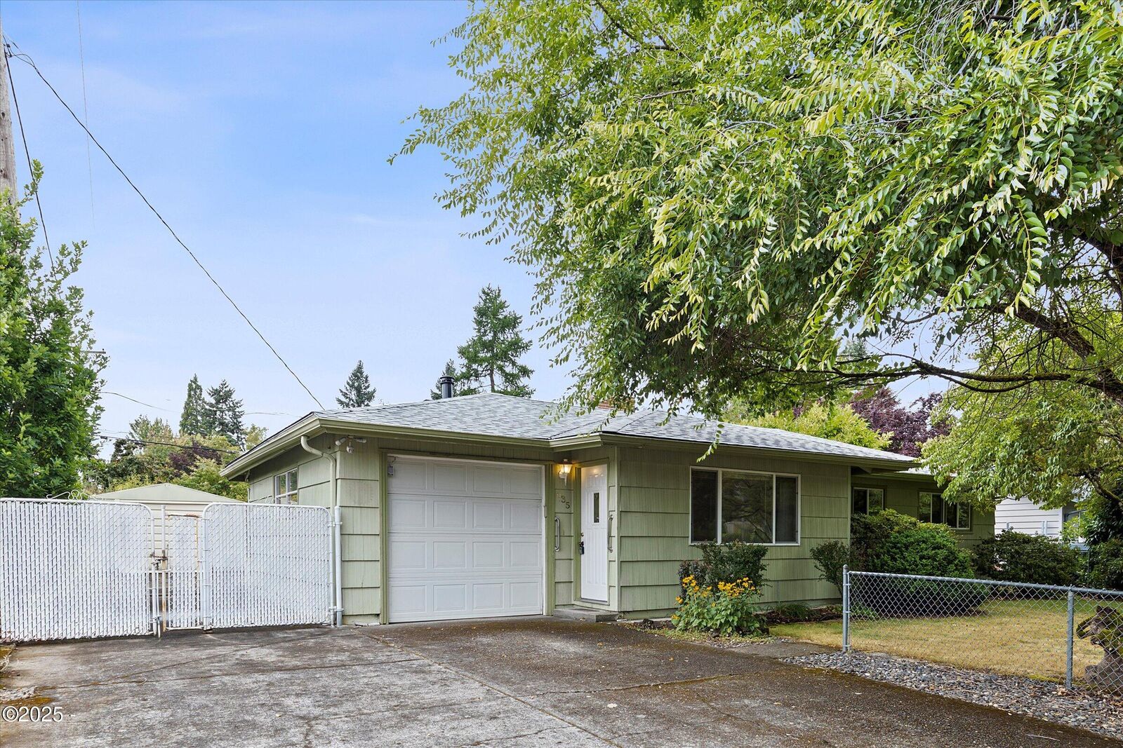 Property Photo:  635 NE 192nd Avenue  OR 97230 