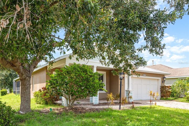 Property Photo: 11923 Forest Park Circle FL 34211