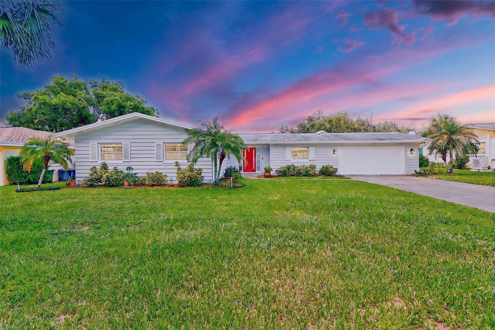 Property Photo: 1847 Oak Lake Drive FL 33764