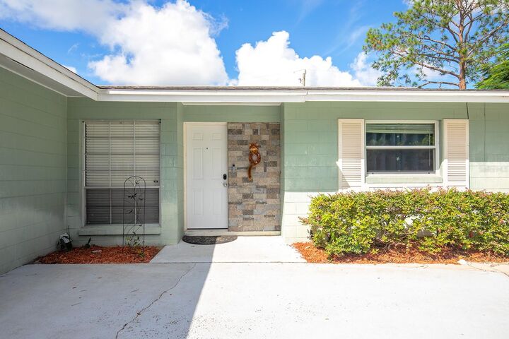 Property Photo: 186 Lakeside Drive FL 32773