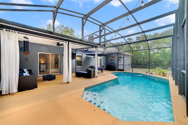 Property Photo: 12727 Woodbury Oaks Drive FL 32828