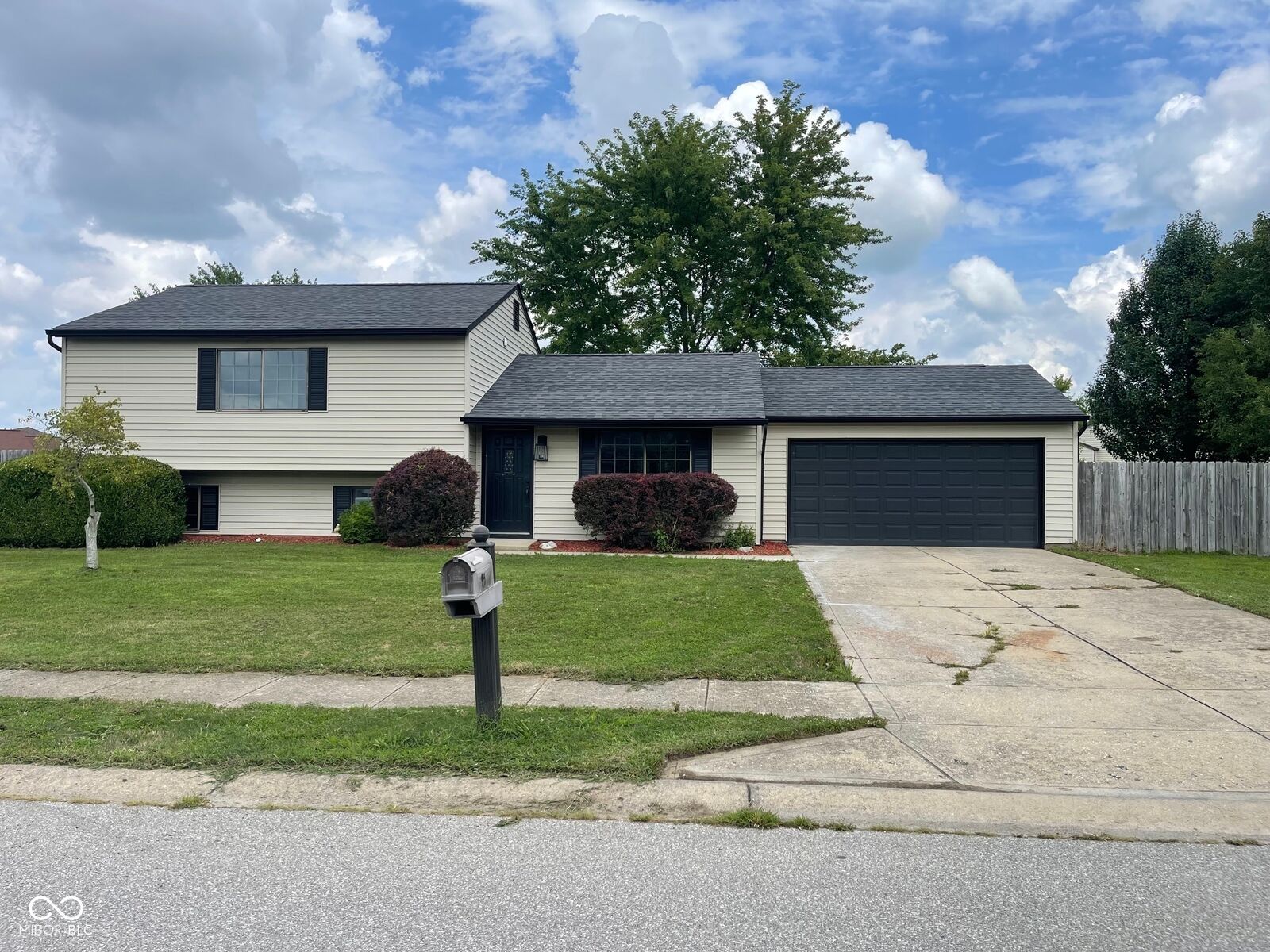 Property Photo: 91 Meadow Creek Boulevard IN 46184
