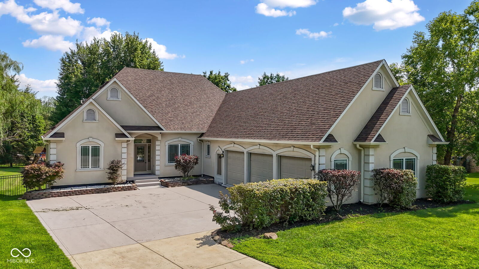 Property Photo: 129 Back Creek Overlook IN 46142