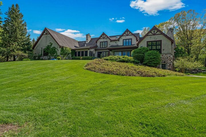 W330n247 Kettle Moraine Dr  Delafield WI 53018 photo