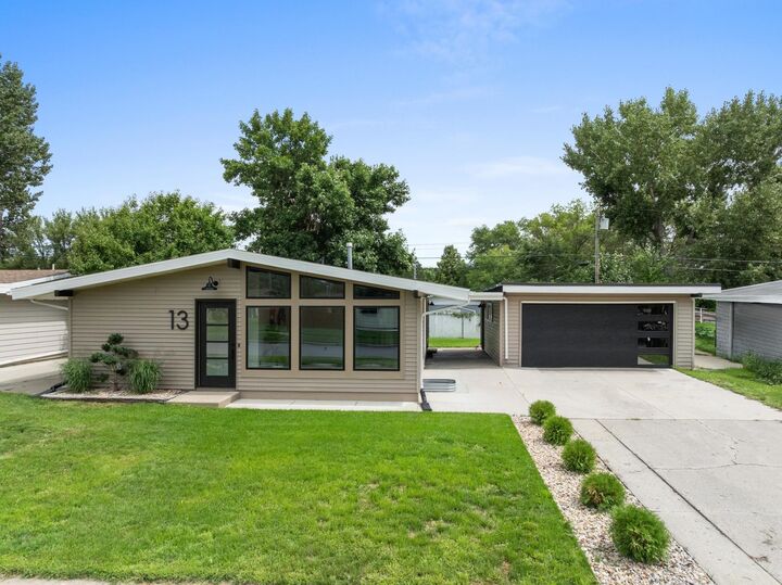 Property Photo: 13 25th St SW ND 58701