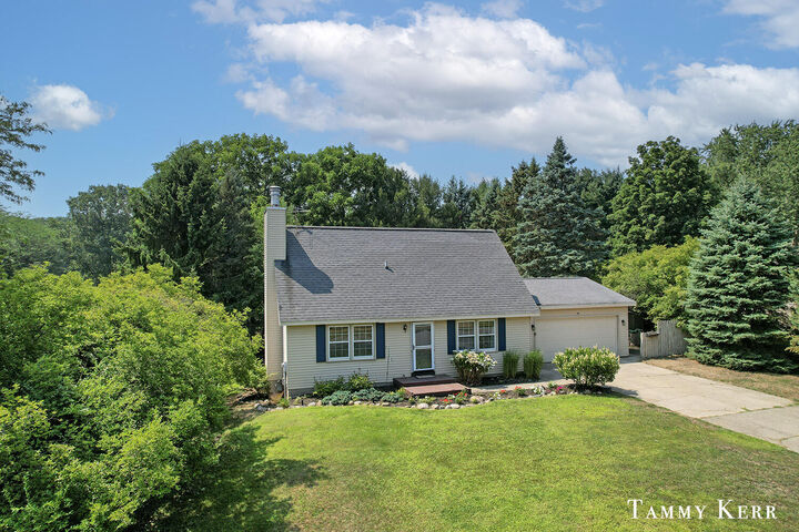 98 Algonquin Avenue  Holland MI 49424 photo