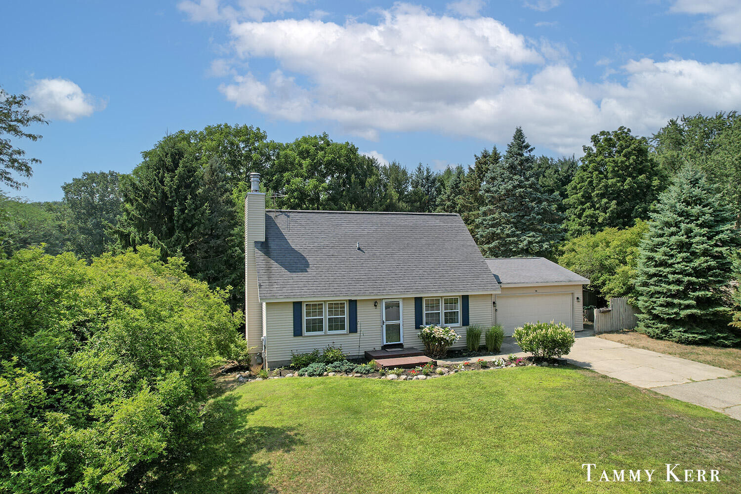 Property Photo: 98 Algonquin Avenue MI 49424