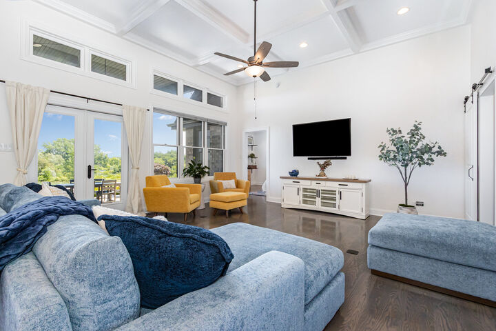 Property Photo:  