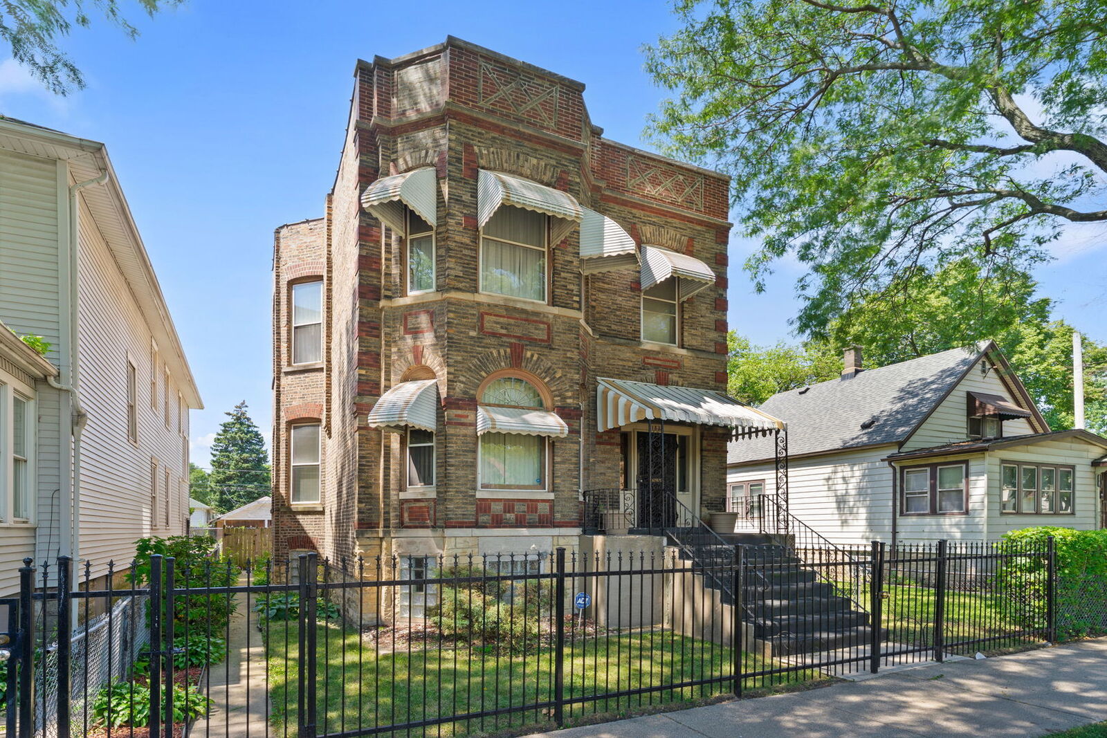 Property Photo:  11824 S Stewart Avenue  IL 60628 