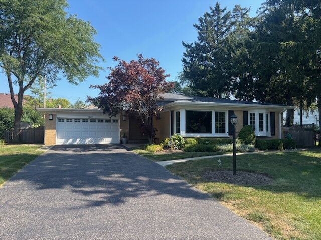 1302 Bonnie Glen Lane  Glenview IL 60025 photo