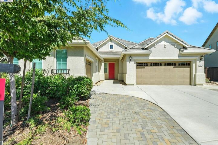 Property Photo: 10016 Wagoner Way CA 95757