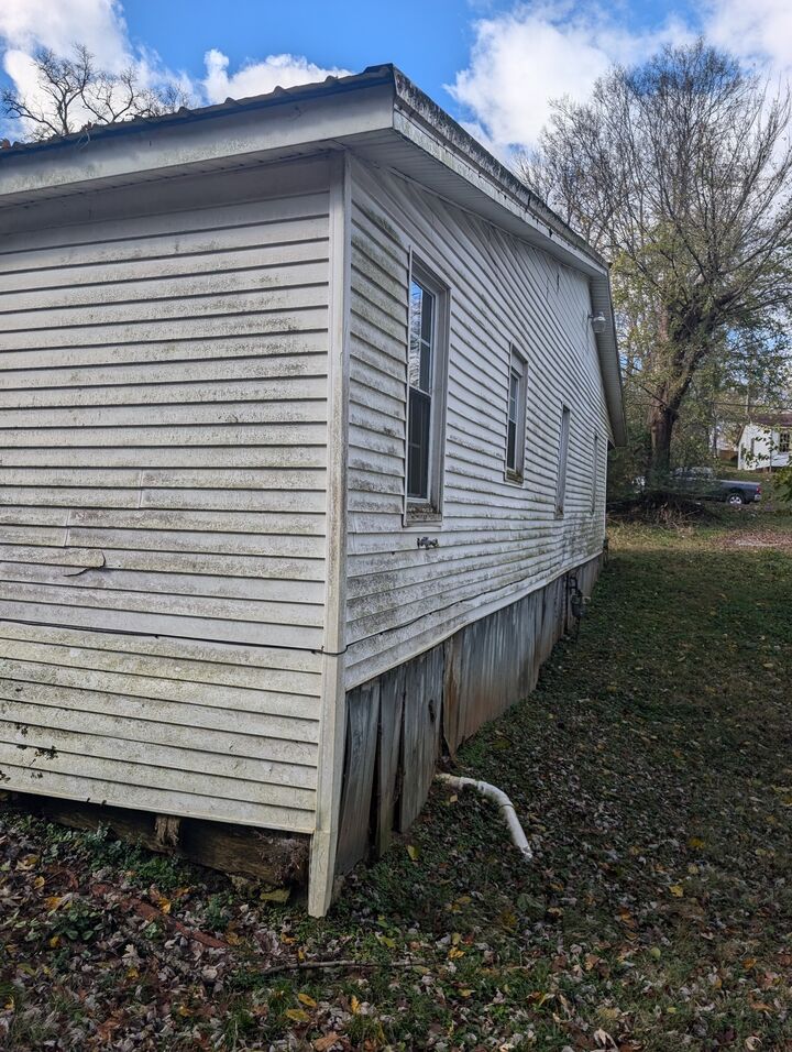 Property Photo:  421 Oak St  TN 37042 