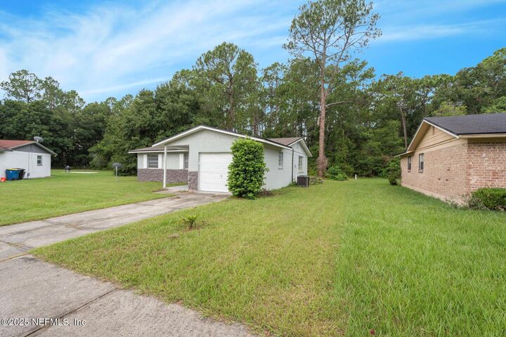 Property Photo:  10964 Bacall Road W  FL 32218 