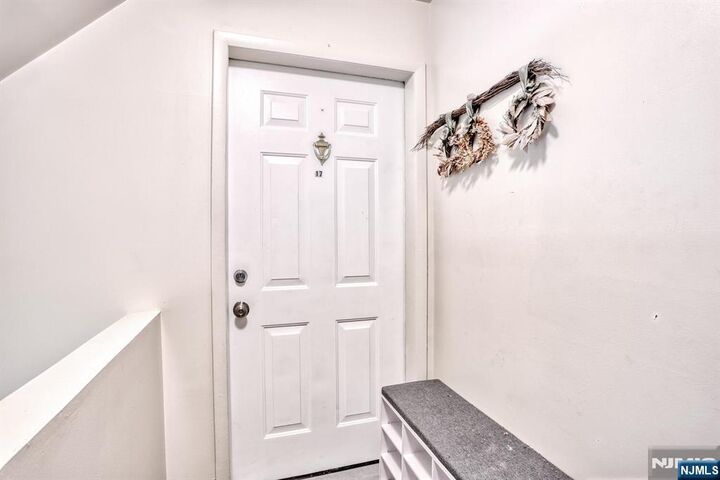 Property Photo:  41 Fairmount Avenue 17B  NJ 07601 