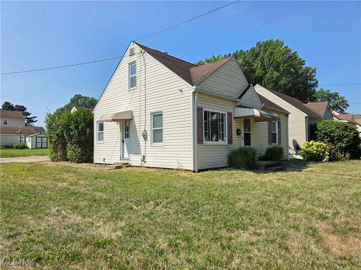 Property Photo: 912 E Archwood Avenue OH 44306