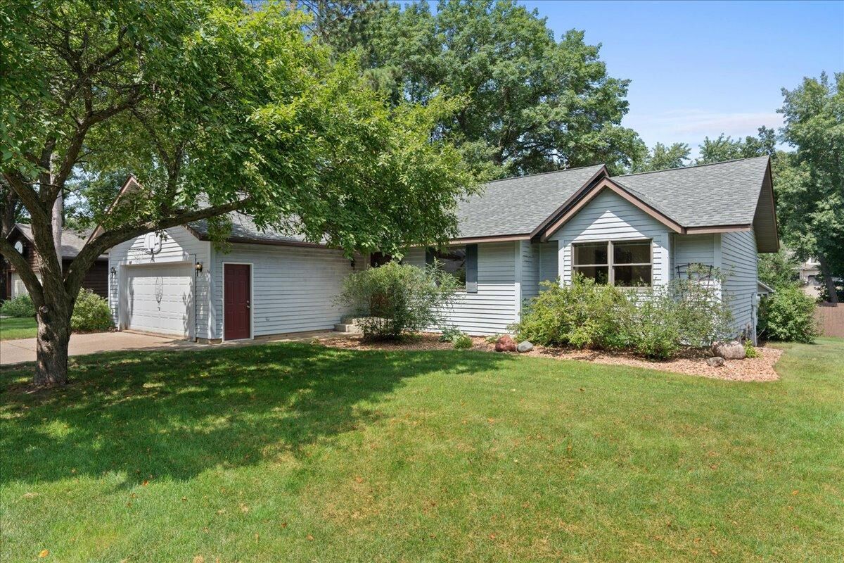 Property Photo: 908 Bluebird Court N WI 54016