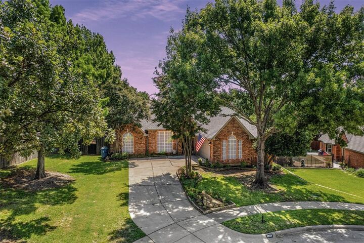 Property Photo: 1008 Inverness Court TX 75022