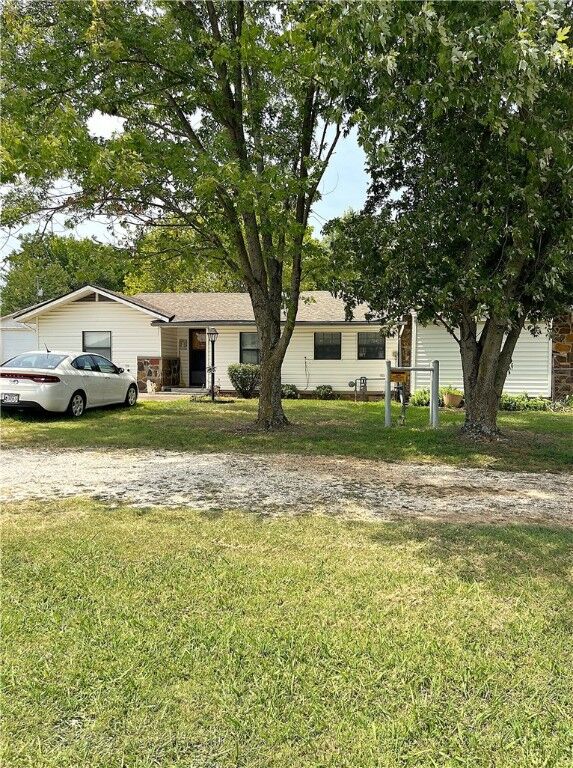 Property Photo: 3858 E Heritage Parkway AR 72730
