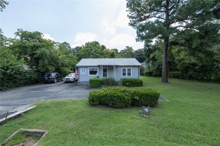 1722 N Gregg Avenue  Fayetteville AR 72703 photo