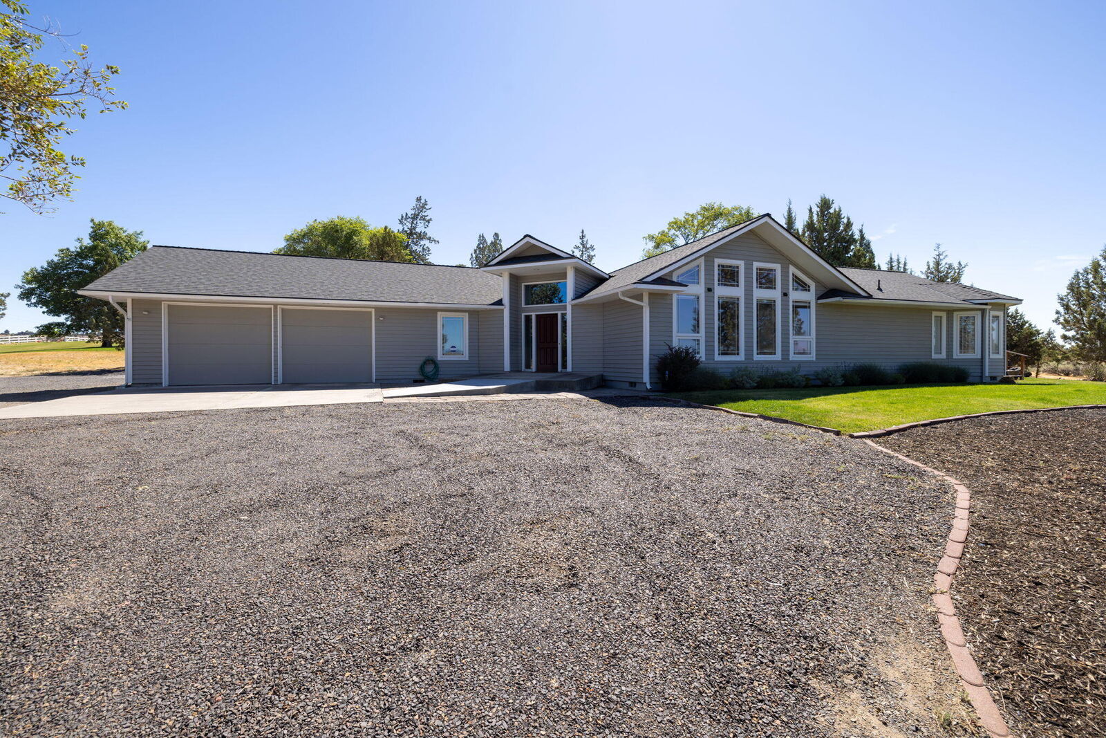 Property Photo: 705 NE Chapel Street OR 97741