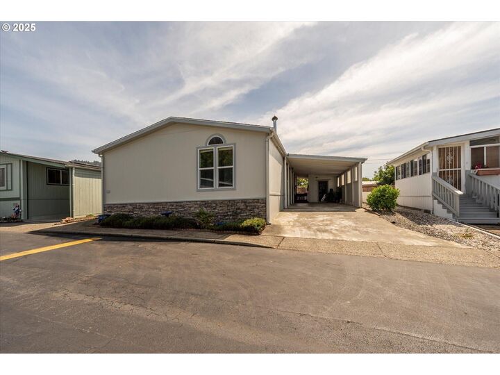Property Photo:  97940 W Benham Lane 4  OR 97415 