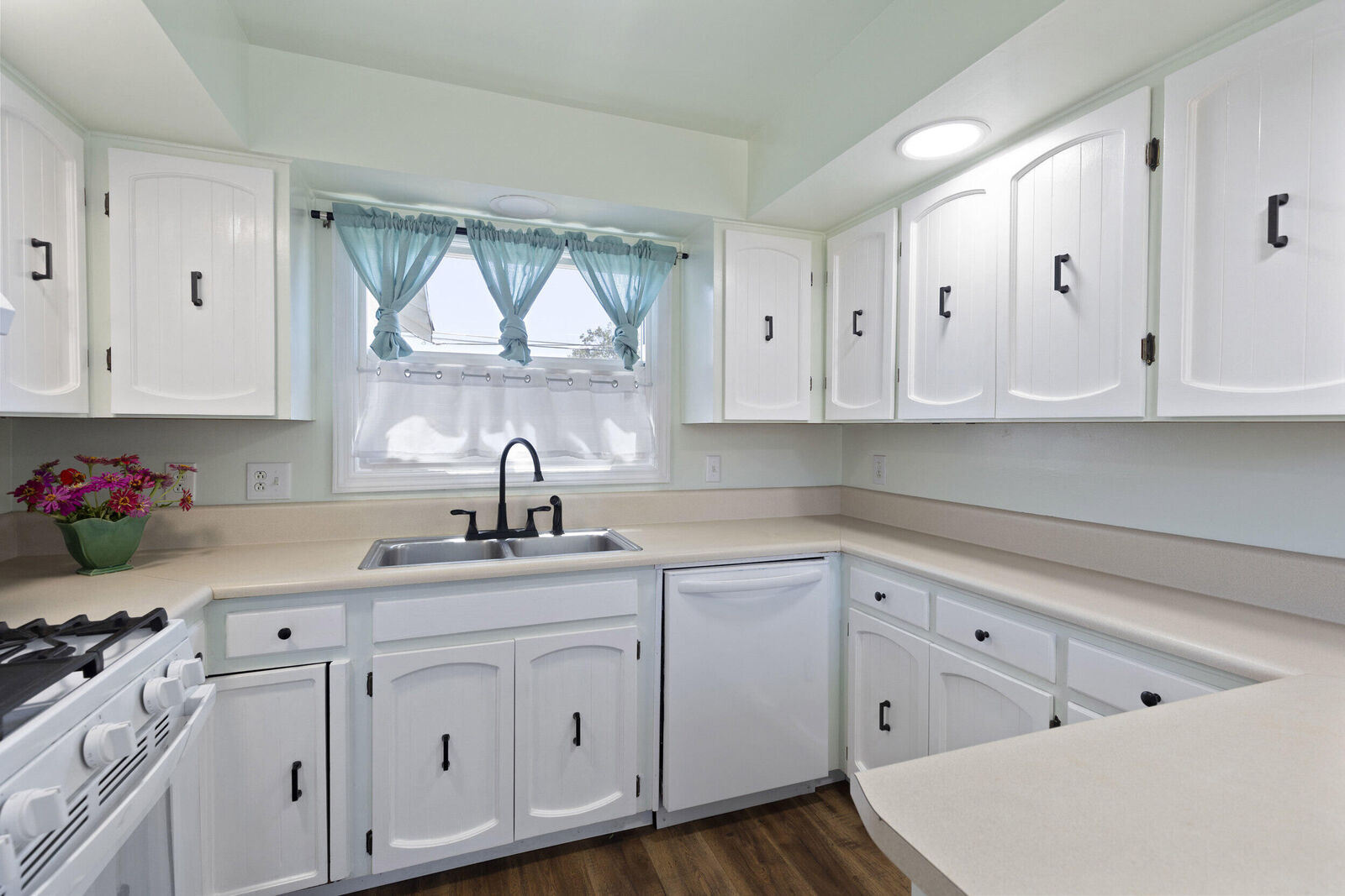 Property Photo: 929 NE 9th Street OR 97526