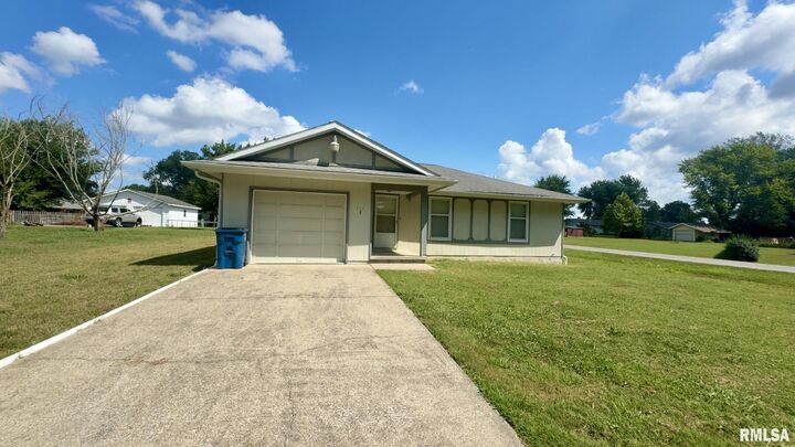 111 E Patton Street  Valier IL 62891 photo