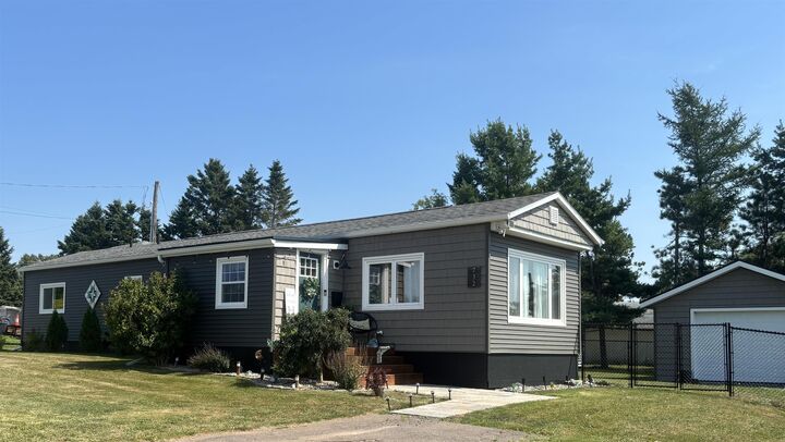 Property Photo:  732 Starling Street  PE C1N 4Z8 