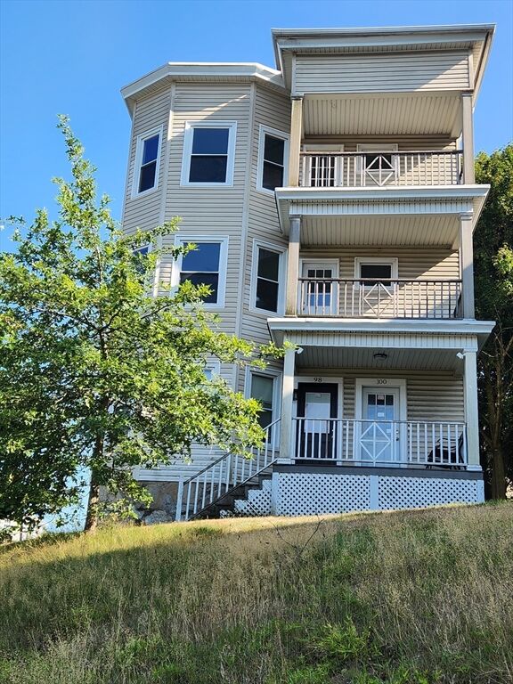 Property Photo:  98 Broadway  MA 01832 
