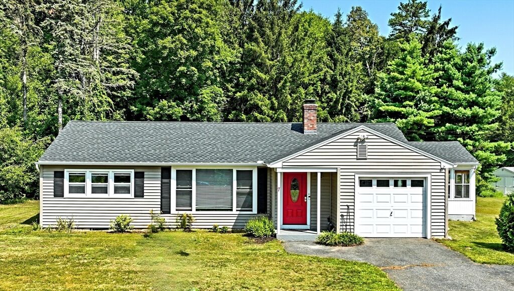Property Photo: 7 Decorie Dr MA 01095