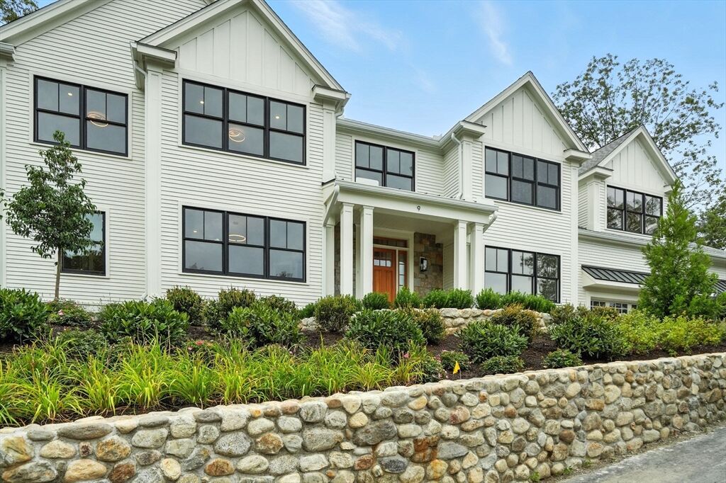Property Photo: 9 Saint James Ct MA 02478