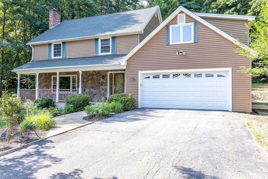 Property Photo:  22 Old Coach Rd  NH 03051 