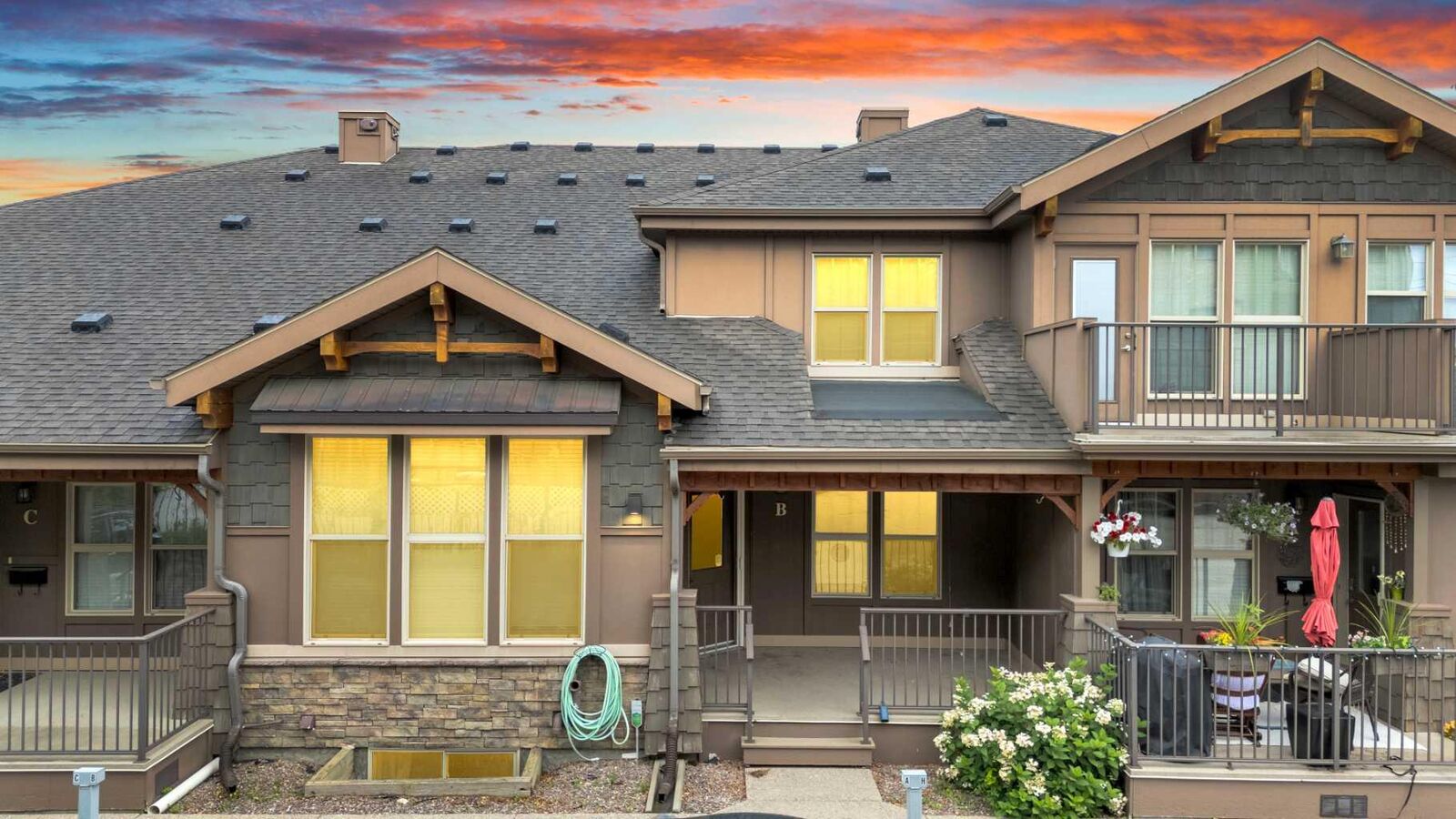 Property Photo: 5130 50 Street B AB T4L 1X2