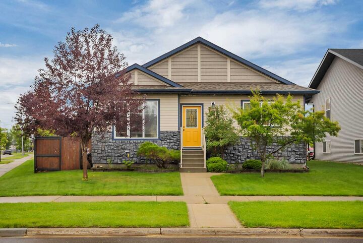 123 Vanier Drive  Red Deer AB T4R 0G3 photo