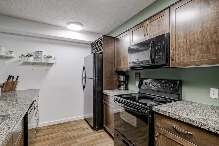 Property Photo: 355 5 Avenue NE 208 AB T2E 0K9