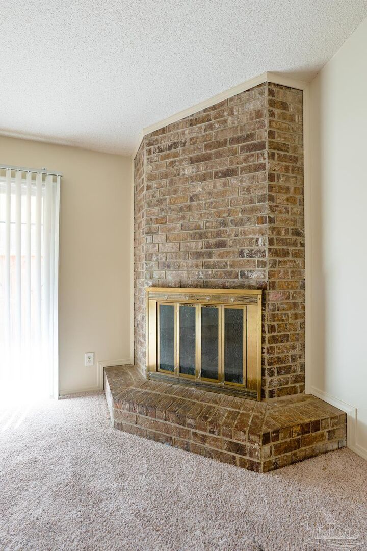 Property Photo: 7545 Southpointe Pl FL 32514