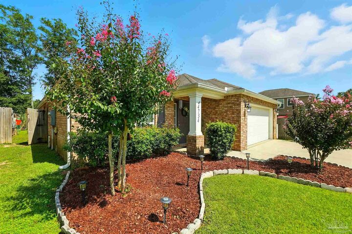 Property Photo: 4734 Apple Field Way FL 32571
