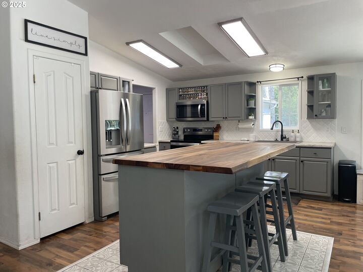 Property Photo:  56129 Tom Smith Rd  OR 97411 