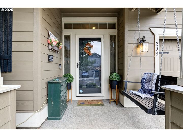 Property Photo:  203 N 40th Ave  WA 98642 