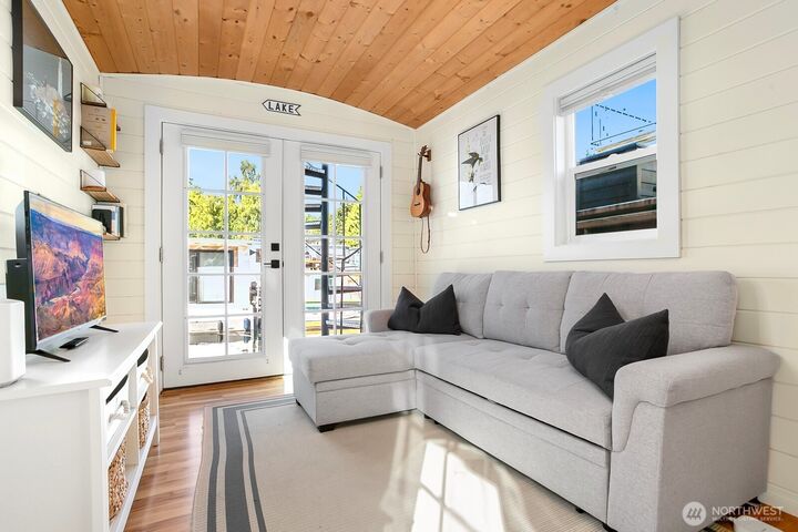 Property Photo:  2143 N Northlake Way 15  WA 98103 