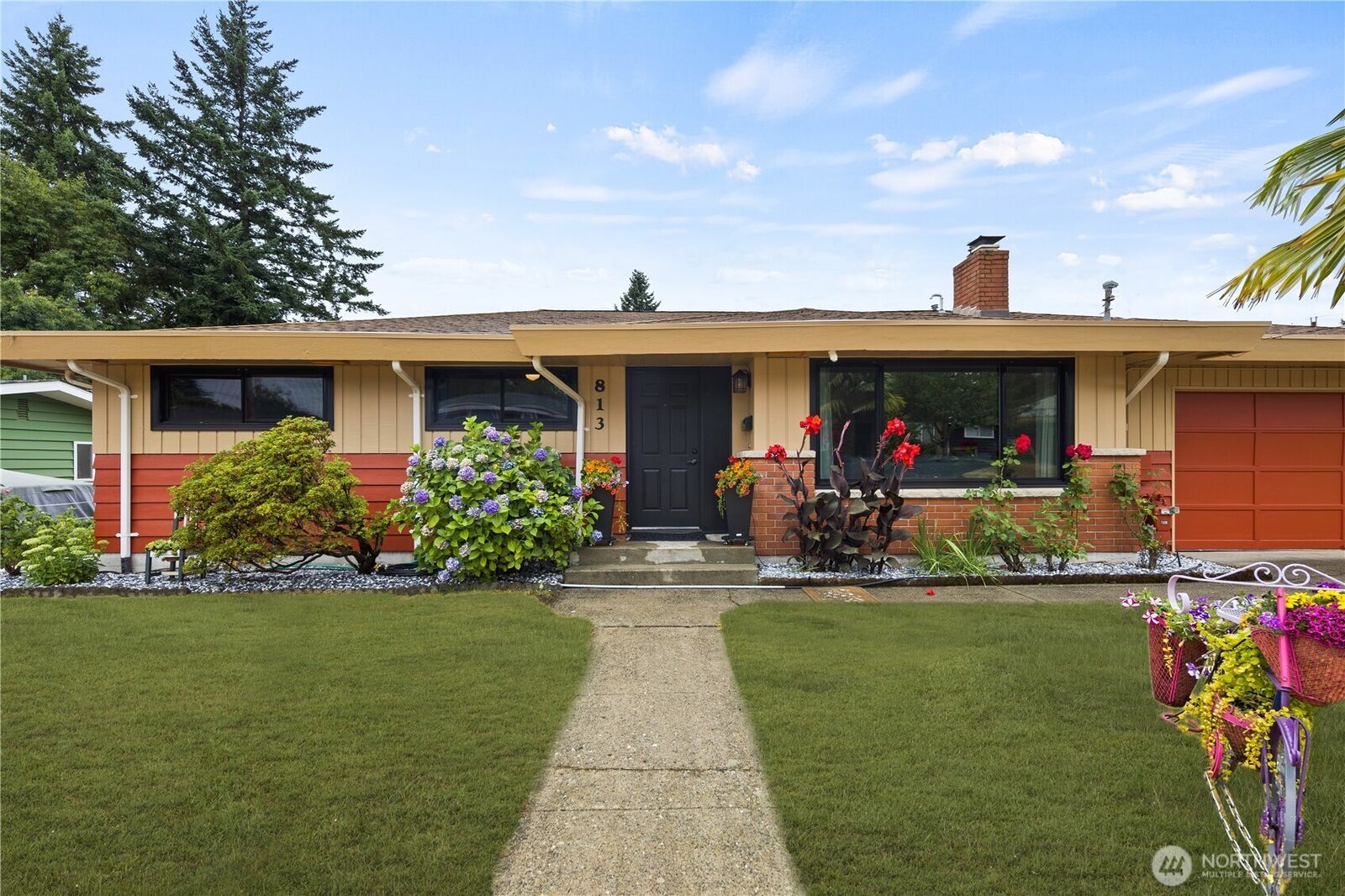 Property Photo:  813  Jefferson Avenue NE  WA 98056 