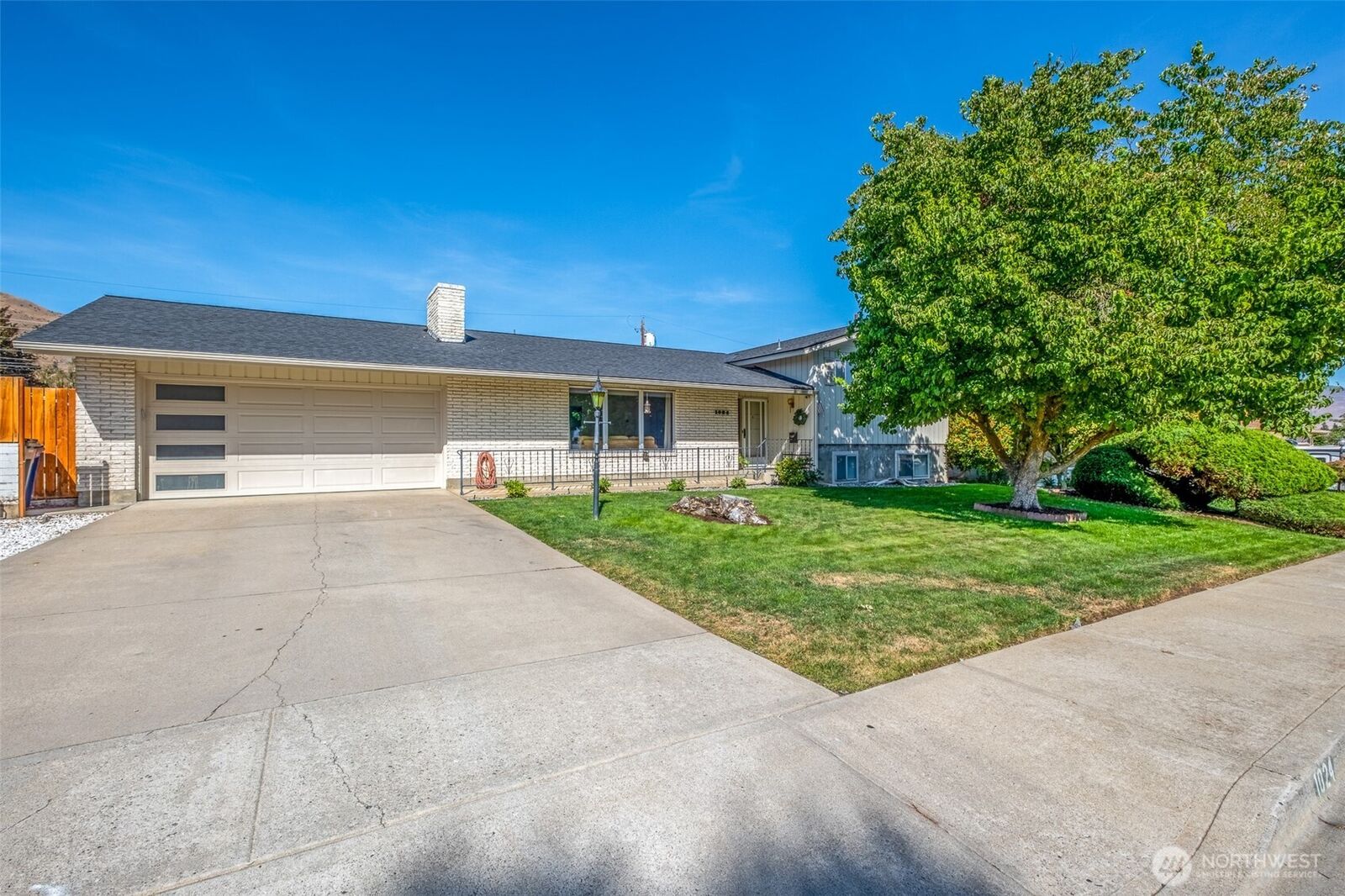 Property Photo:  1024  Glenwood Avenue  WA 98801 