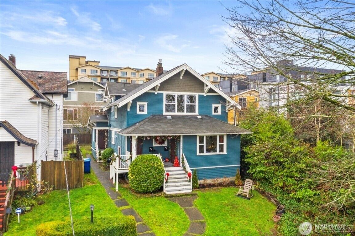 Property Photo:  1735  24th Avenue B  WA 98122 