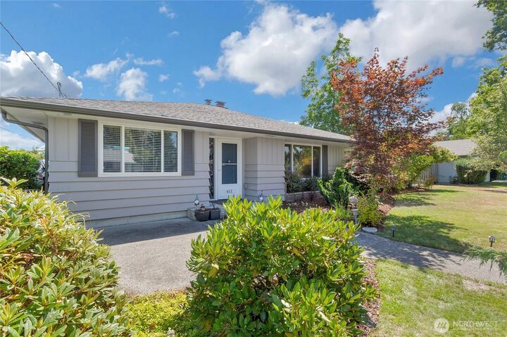 Property Photo: 611 13th St SW WA 98371